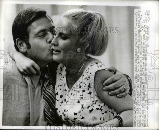1970 Mr. David Weinstein greets his five month pregnant wife after - Historic Images