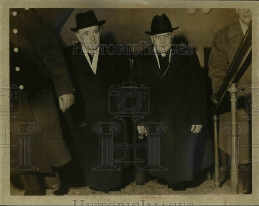 1942 Press Photo Bishop McFadden Bishop Nolan arriving in DC by Terminal Train - Historic Images