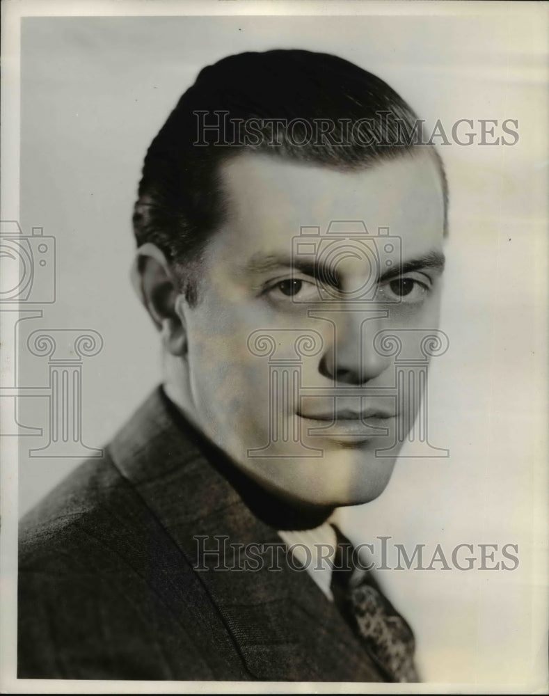 1943 Press Photo Thomas L. Thomas, Baritone Star of NBC&#39;s Manhattan - Historic Images