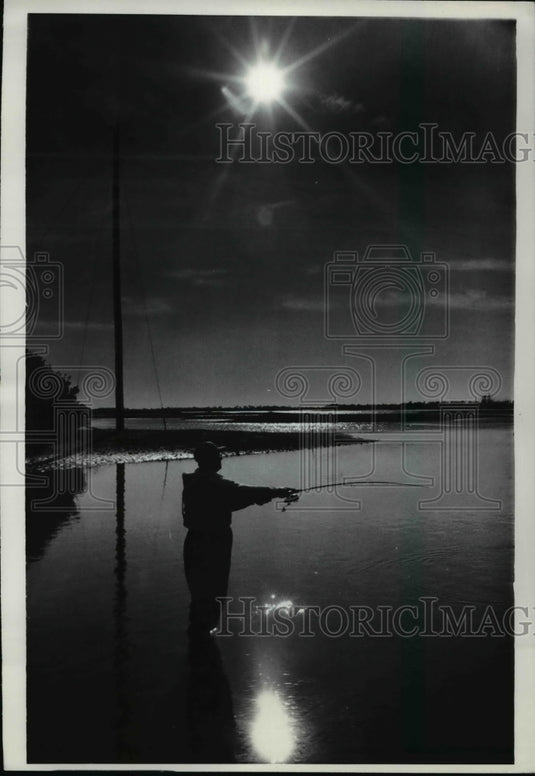 1969 Press Photo Fisherman's Silhouette at Weedon's Island in St. Petersburg - Historic Images