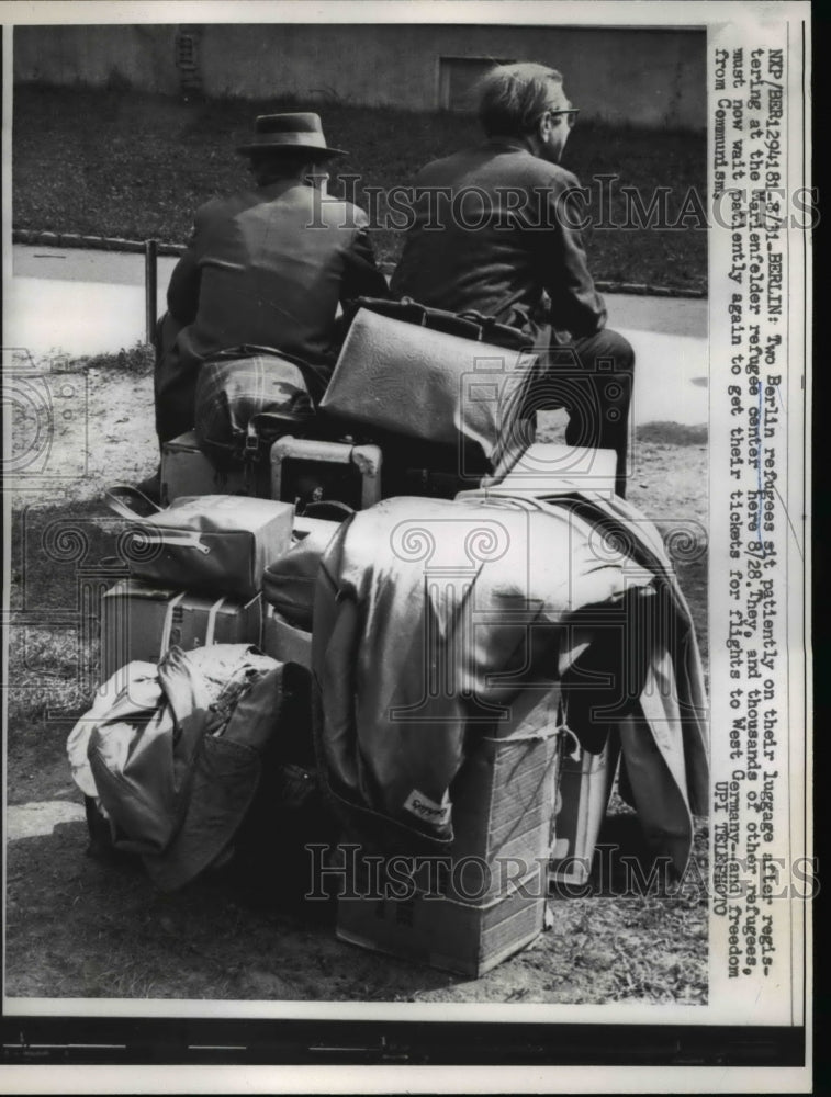 1961 Press Photo Berlin Germany refugees at Marenfelder for flight to W Germany - Historic Images