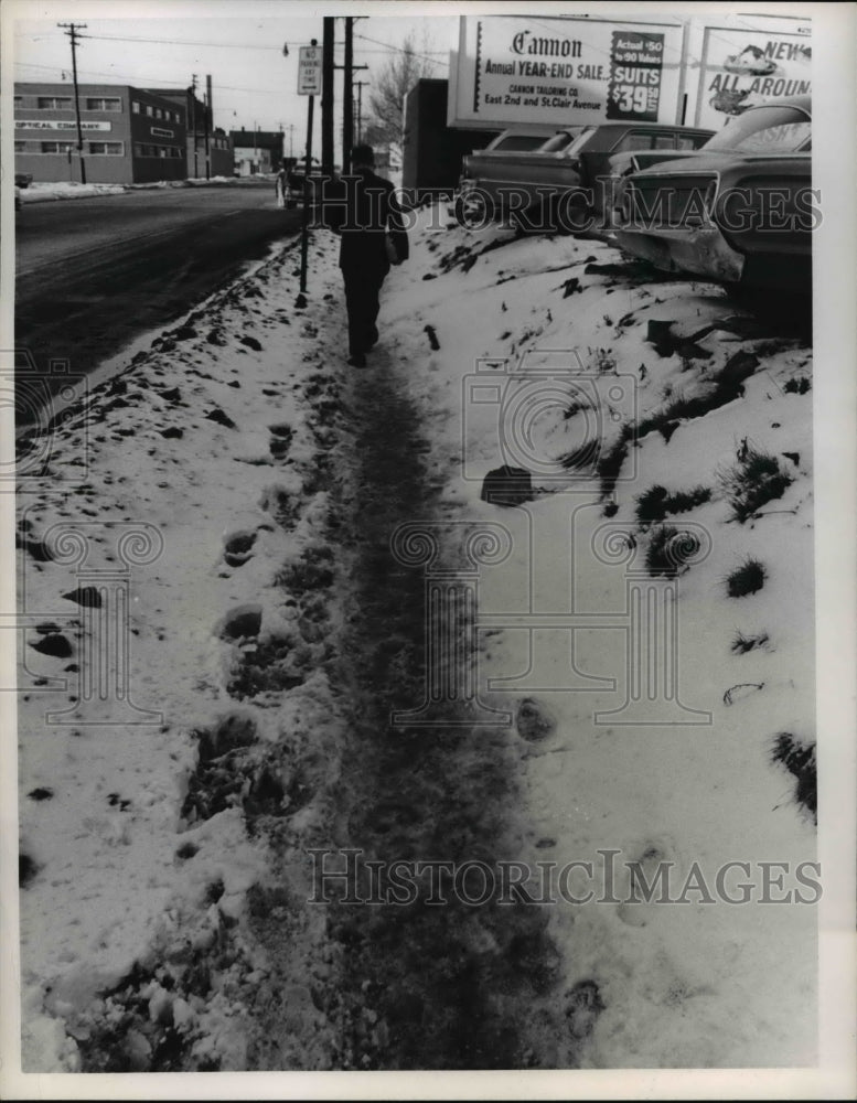 1965 Press Photo Honor parking lot in Cleveland Ohio full of snow - Historic Images