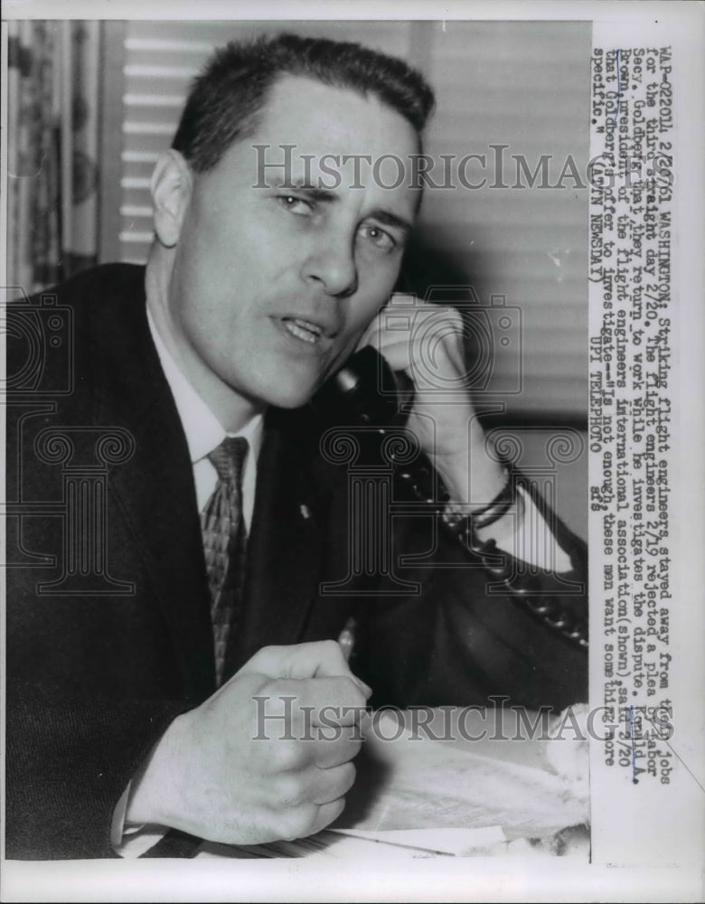 1961 Press Photo Wash DC Ronald A Brown pres of flight engineers union - Historic Images