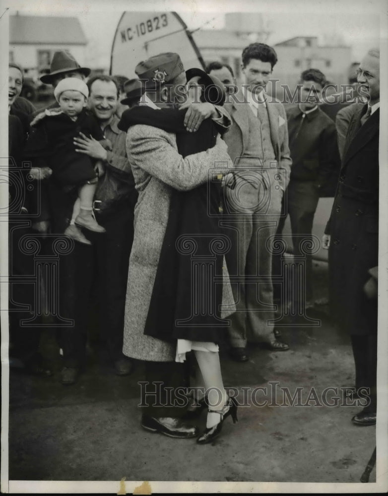 1933 Press Photo Mrs Madge Sheridan &amp; brother James Wesrlaw reunite - Historic Images