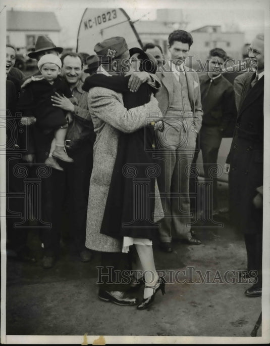 1933 Press Photo Mrs Madge Sheridan & brother James Wesrlaw reunite - Historic Images