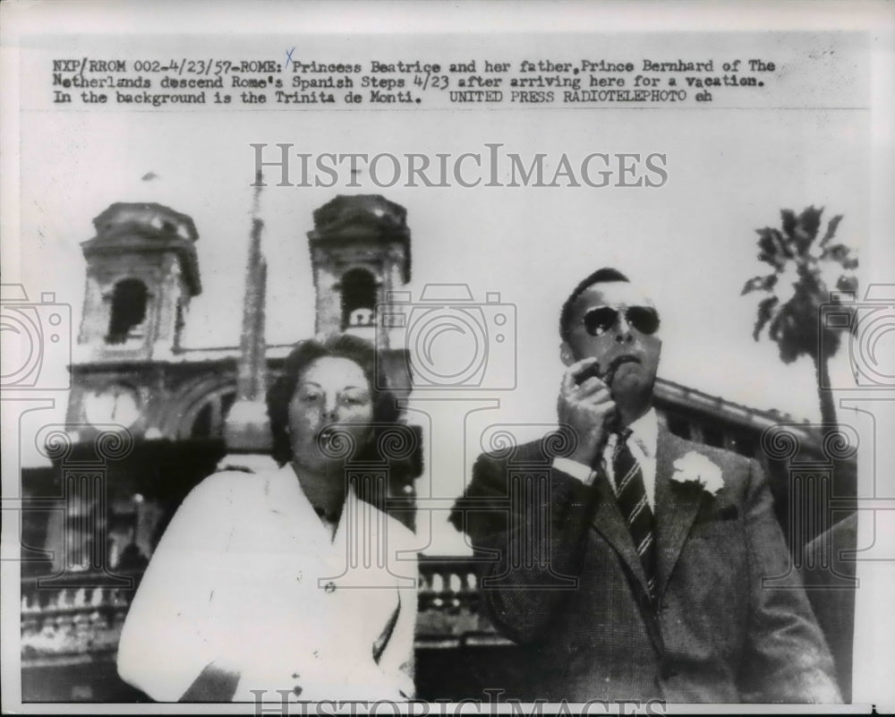 1957 Press Photo Rome Princess Beatrice and her Father, Prince Bernhard descend - Historic Images