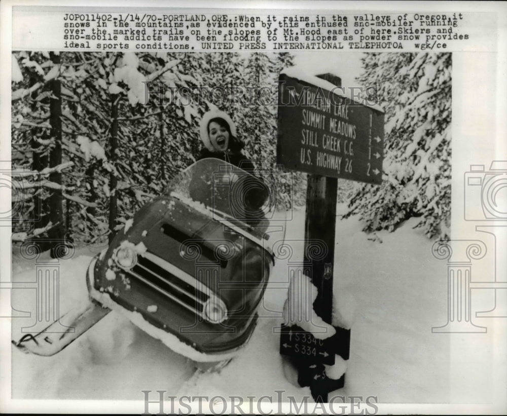 1970 Press Photo Enthused Sno-Mobilier  on Marked Trails on Slopes of Mt. Hoold - Historic Images