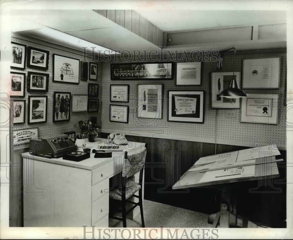 1965 Press Photo Basement Den Dad Can Pursue His Own Interests In His Space - Historic Images