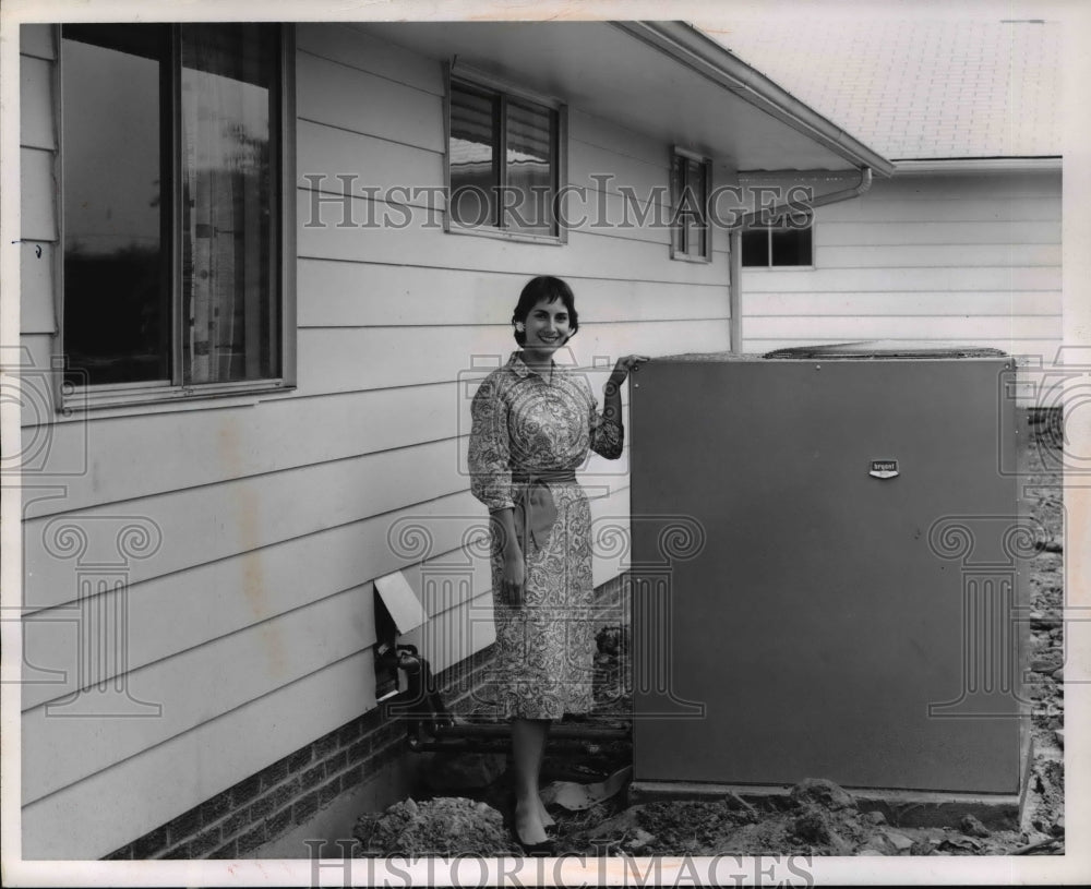 1959 Press Photo Gas Air Conditioner Reynolds House Warm Air Gas Heating - Historic Images