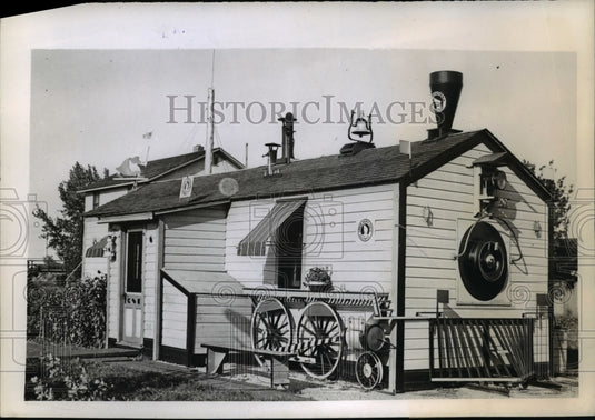 1944 Press Photo Minn Trainmen built this house to serve as home during layovers - Historic Images