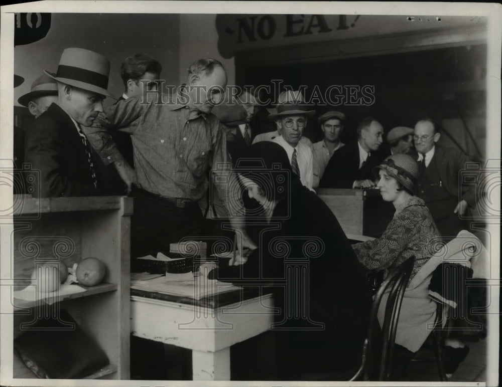 1932 Press Photo Jobless exchange opens in LA Calif men register for jobs - Historic Images