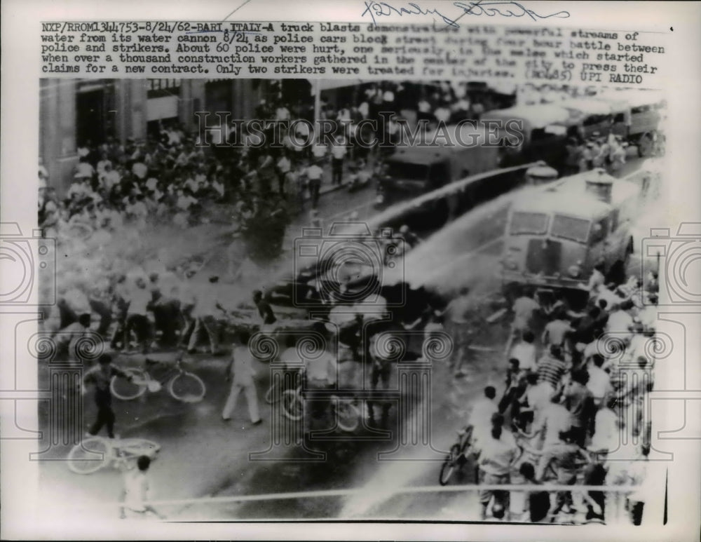 1962 Press Photo Bari Italy a truck blasts demonstrators with powerful streams - Historic Images