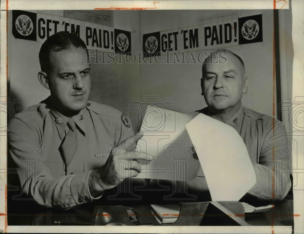 1942 Press Photo The officer in charged of allotment division, Col. H.N.Gilbert - Historic Images