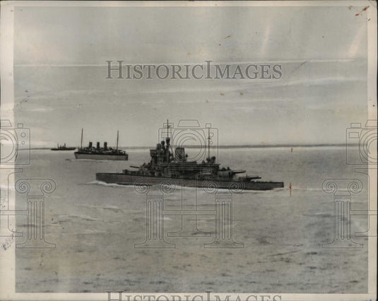 1940 Press Photo Battleship Valiant and Monarch of Bermuda - Historic Images
