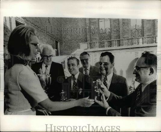1970 Press Photo Princess Christina Holds a Small Replica of Bermuda Bowl - Historic Images