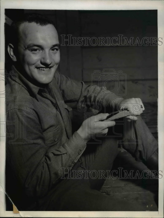 1945 Press Photo Gordon Geistweite, tank driver with 13th division in ETO - Historic Images