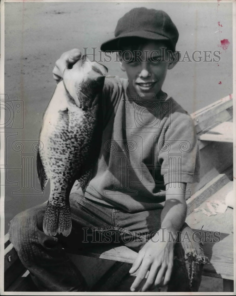 1967 Press Photo Tim Kubiak caught a 2 1/2 pound of Strongsville - Historic Images