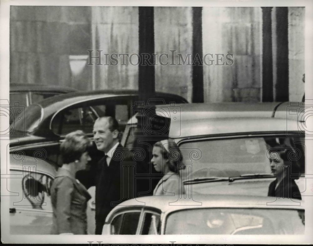 1963 Press Photo Great Britain&#39;s princess Ann with Sir George Mills - Historic Images