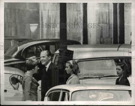 1963 Press Photo Great Britain's princess Ann with Sir George Mills - Historic Images