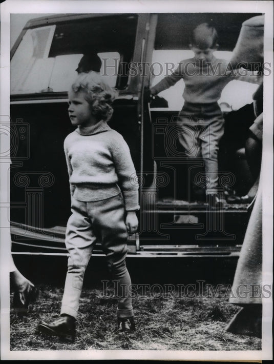 1955 Press Photo Little Princess Ann in turtle neck sweater, Jodhpurs and boots - Historic Images