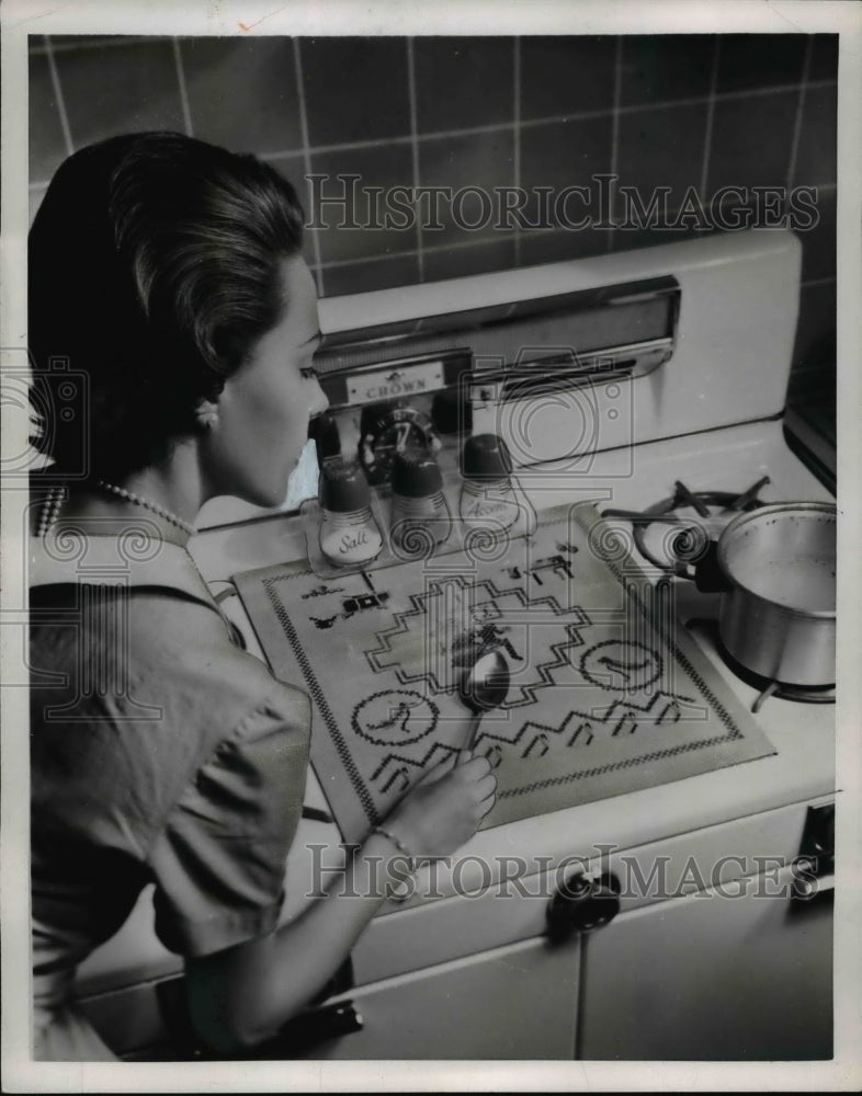 1953 Press Photo Homemaking decorative stove - Historic Images