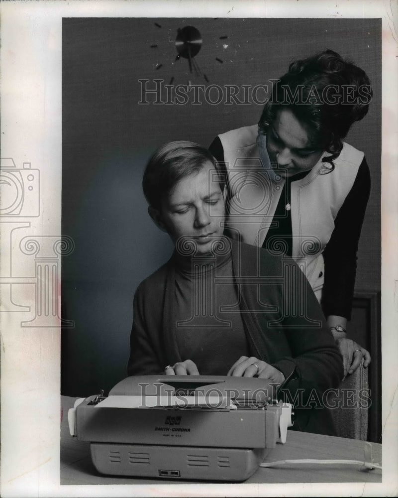 Press Photo Gary Haberman and Nancy van Domelin work on The Gazebo - Historic Images