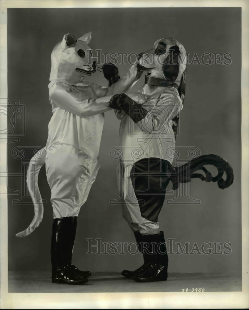 1939 Press Photo The Firestone organization portrayed a complete farmyard group - Historic Images