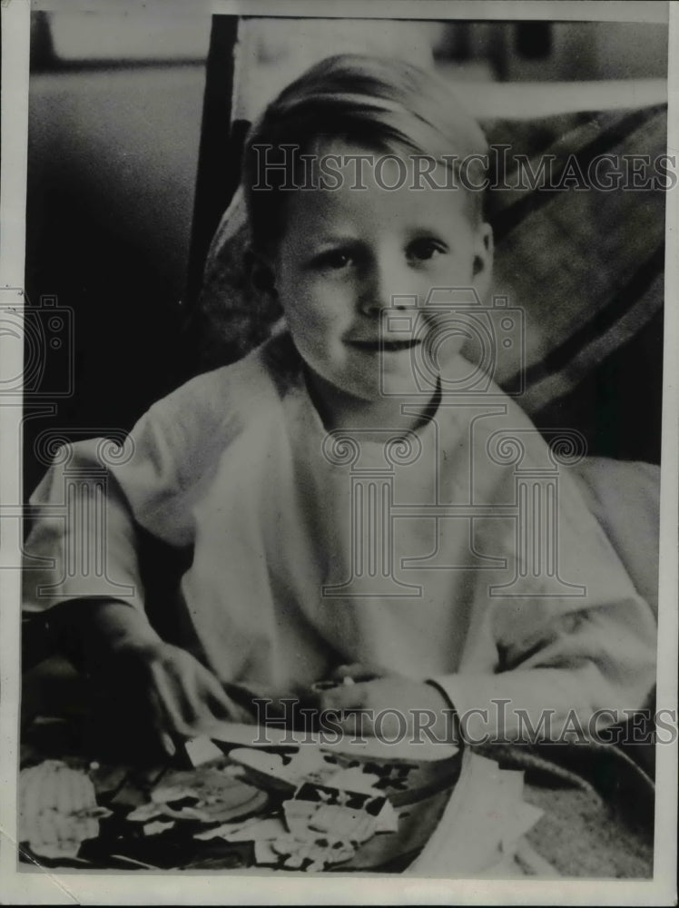 1934 Press Photo Raymond Velie, 4 year old boy suffering from a leg infection - Historic Images