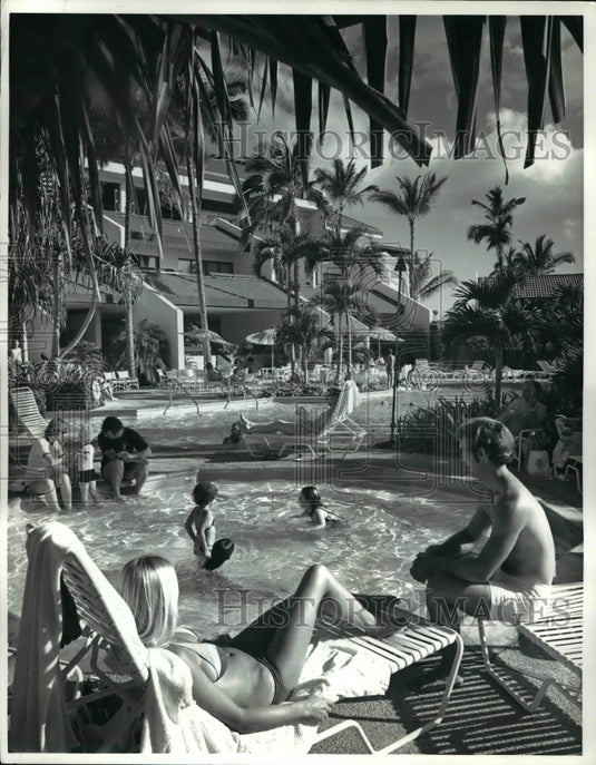 Press Photo Swimming pools at Hotel Inter-Continental Maui in Hawaii - Historic Images