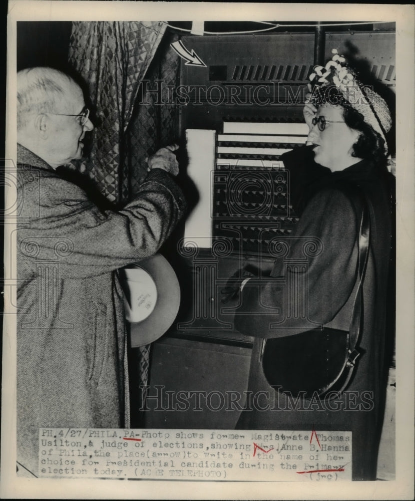 1948 Press Photo Thomas Usilton and Anne B Hanna at Voting Machine Philadelphia - Historic Images