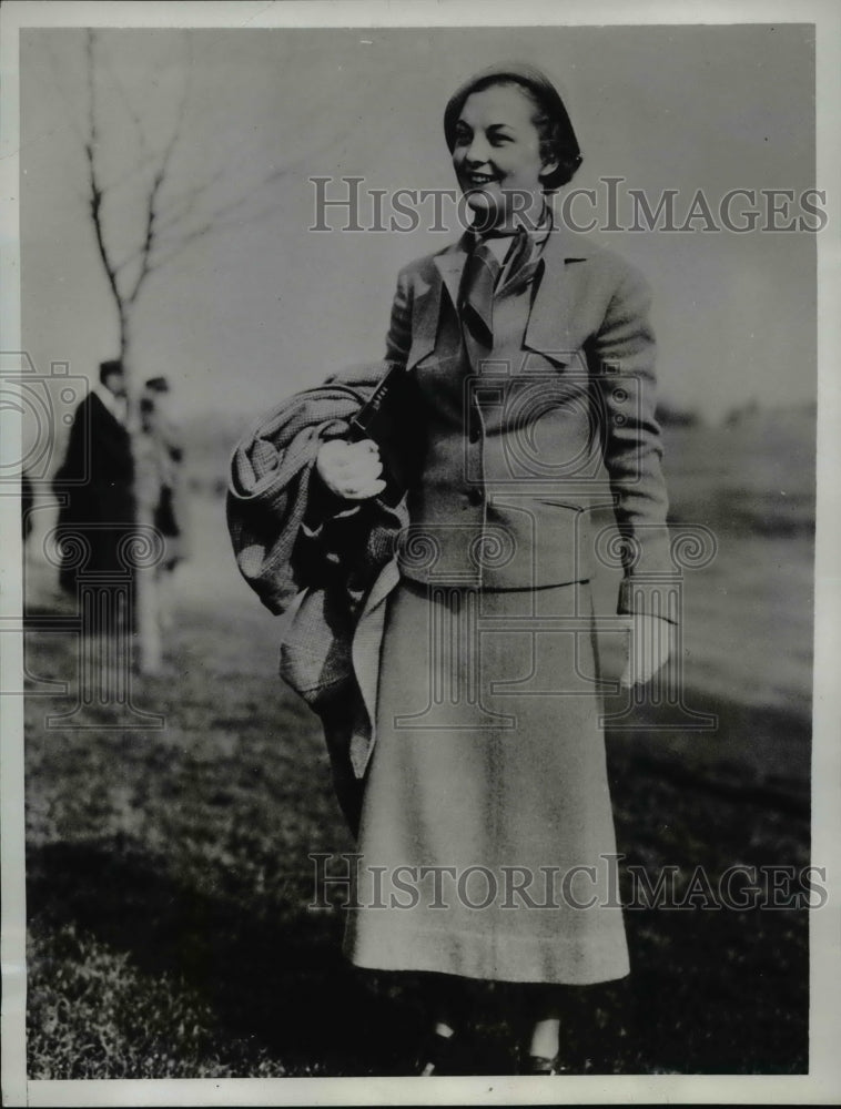 1934 Press Photo Mrs. A. Barclay Ulman Attending Point to Point Race Meet - Historic Images