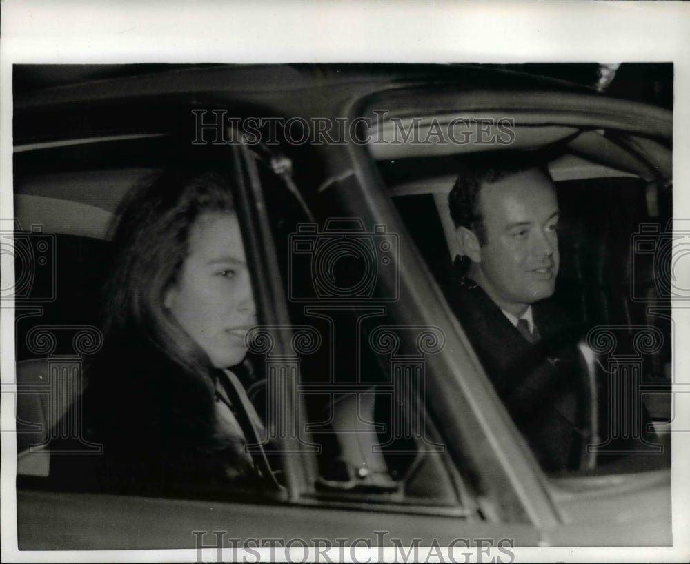 1969 Press Photo Princess Anne en route to Windsor Castle for Christmas - Historic Images