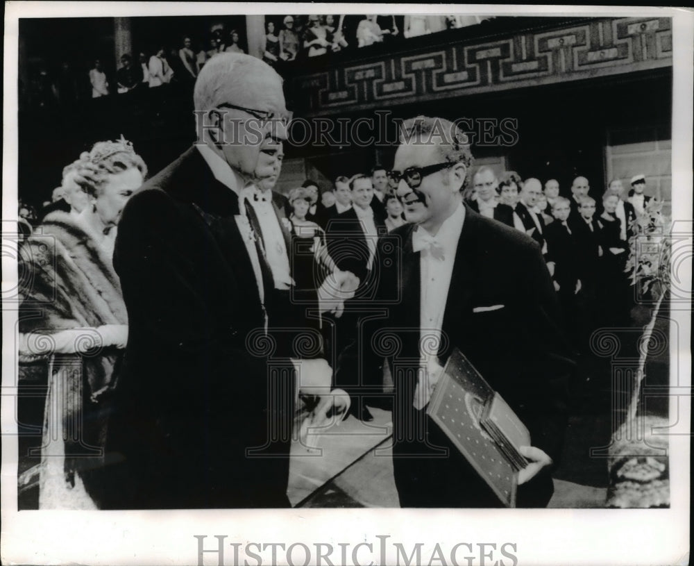 1969 Press Photo At the Concert hall with King Gustaf VI Adolf of Sweden - Historic Images