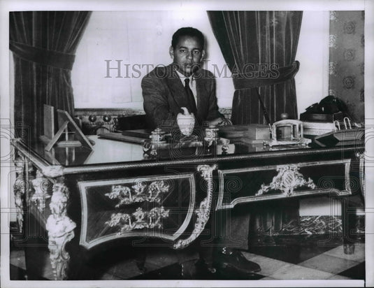 1963 Press Photo King Hassan II of Morocco at Desk, Souissi Palace - Historic Images