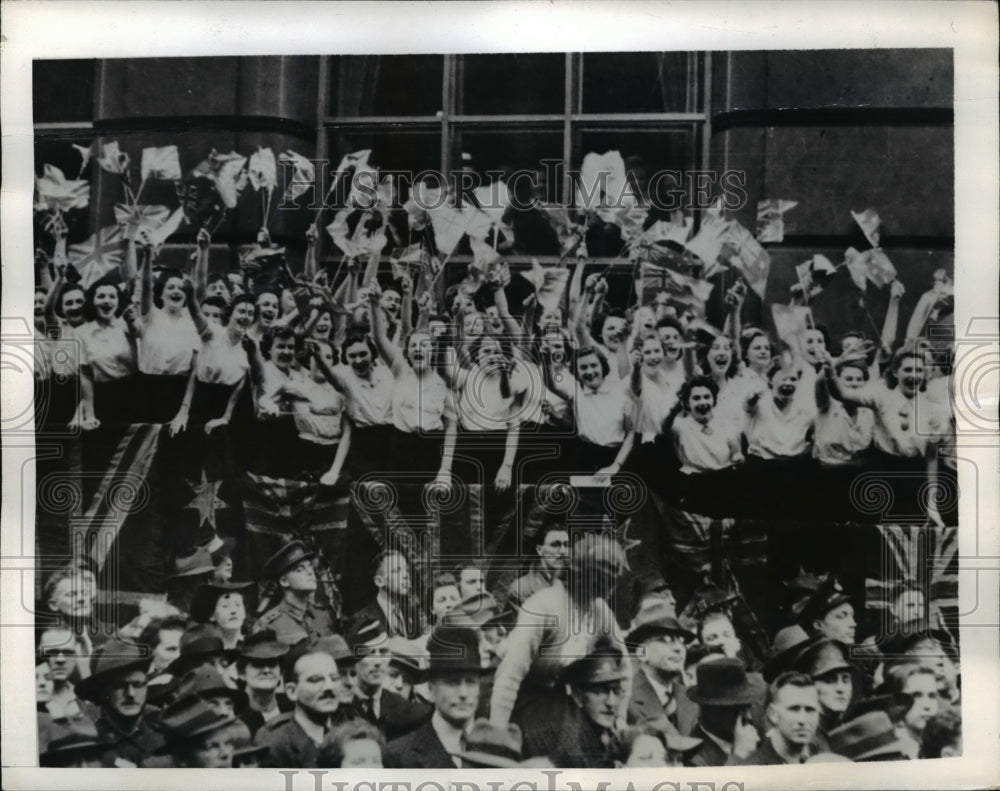 1942 Press Photo Female Personnel of Sydney Welcome the Veterans - Historic Images