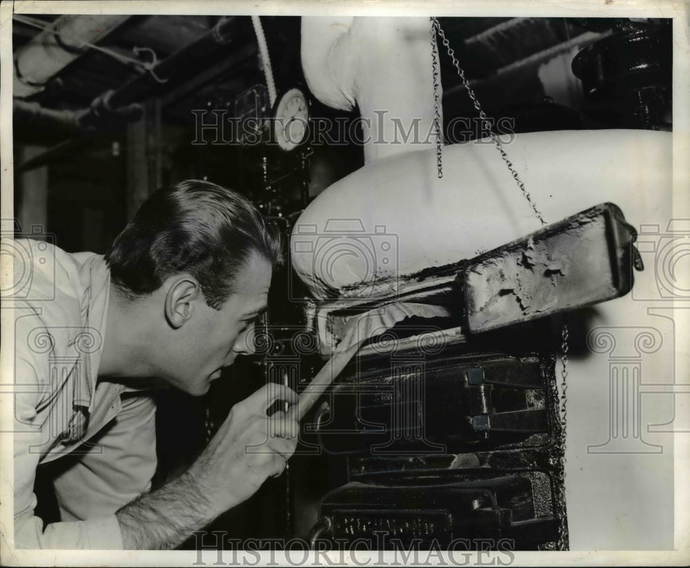 1942 Press Photo Cleaning up the Ash - Historic Images