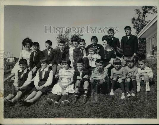 1963 Press Photo Mr. and Mrs. Paul Emily Tremblay Family Portrait - Historic Images