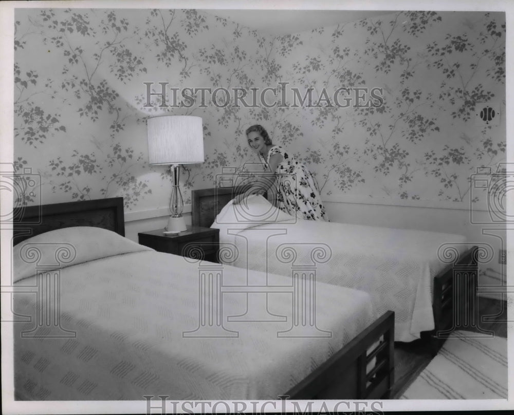 Press Photo Mrs. Ninia Phillips, Mrs. Ohio of Warren in All-Ohio Home - Historic Images