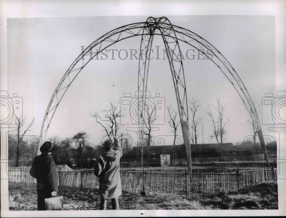 1952 Press Photo Regent Park Coronation Decoration Test Structure, London - Historic Images