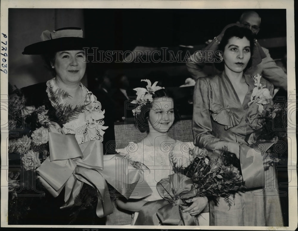 1944 Press Photo Elizabeth Kathryn McGowan, Mrs. Kenneth L. Key, Cynthia Coyle - Historic Images