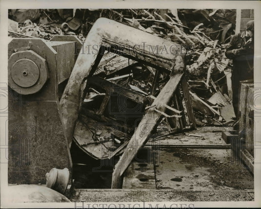 1937 Press Photo "Big Benny" Mechanical Junkyard Car Smashing Machine, New York - Historic Images
