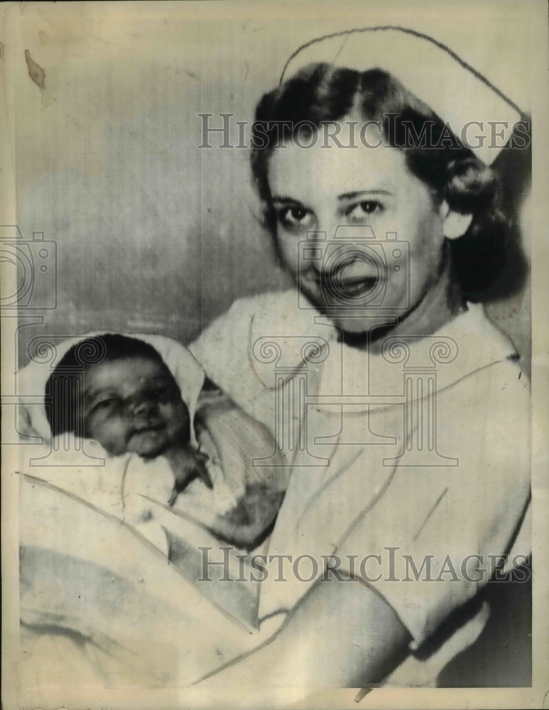 1937 Press Photo Baby Girl Rescued from Water-surrounded Home - Historic Images