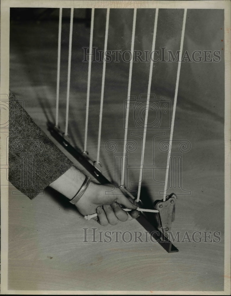 1949 Press Photo Rotite adjustable  clothes line - Historic Images