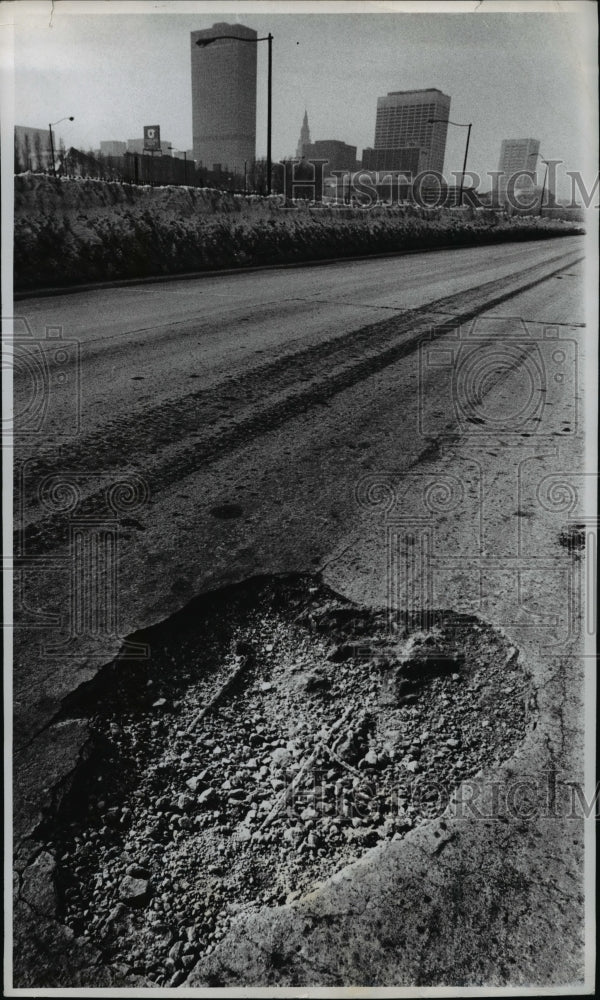 1937 Press Photo Hole on N. Marginal near Burke airport - Historic Images