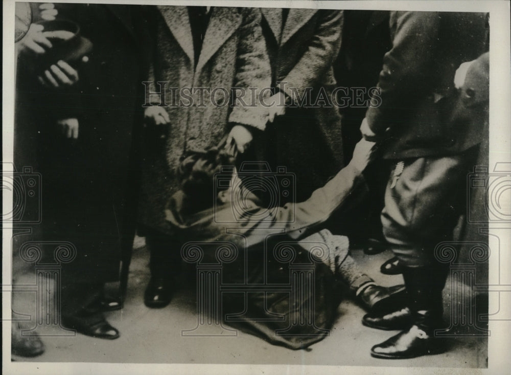 1933 Press Photo Police dragging away one of the rioters - Historic Images