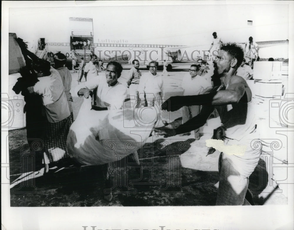 1970 Press Photo Pakistani porters load tents &amp; medicines onto truck - Historic Images