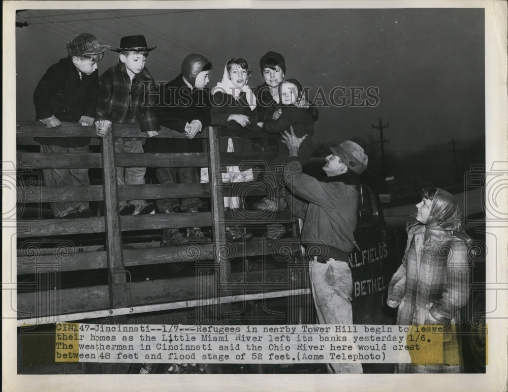 1950 Press Photo Refugees in nearby Tower Hill begin to leave their homes - Historic Images