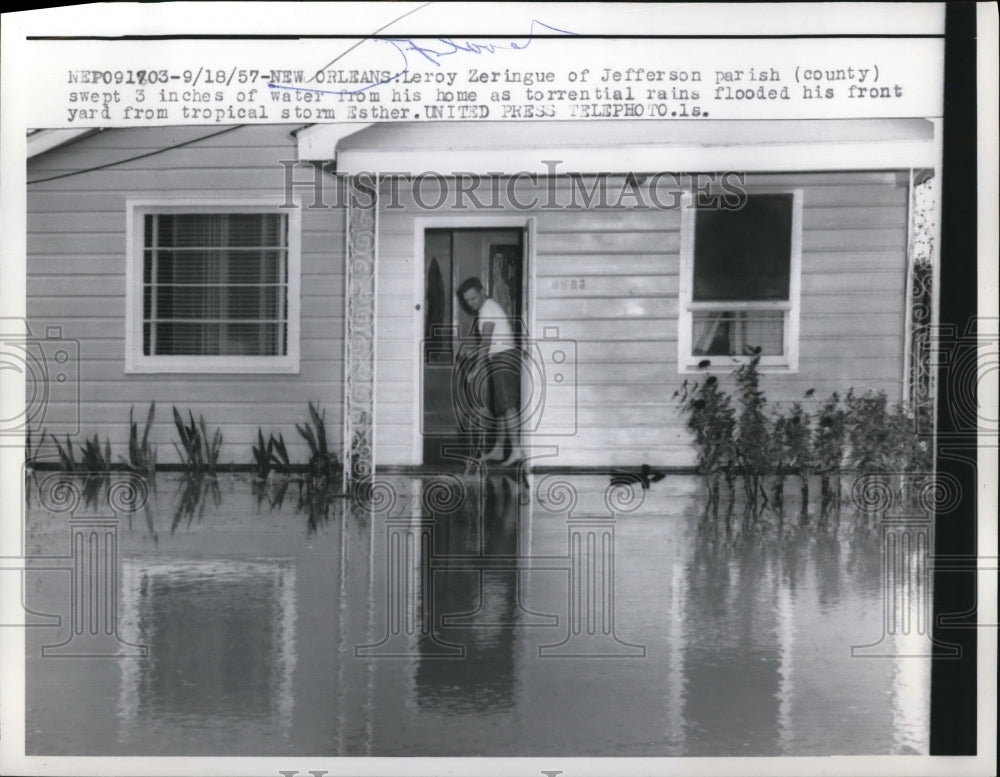 1957 Press Photo Leroy Zeringue swept 3 inches of water from his home - Historic Images