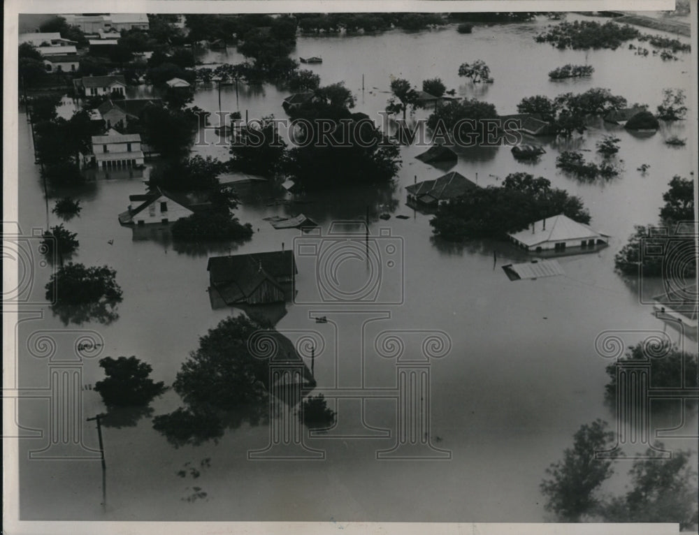 1938 Press Photo Aerial view of residences of San Saba, Texas, covered in water - Historic Images