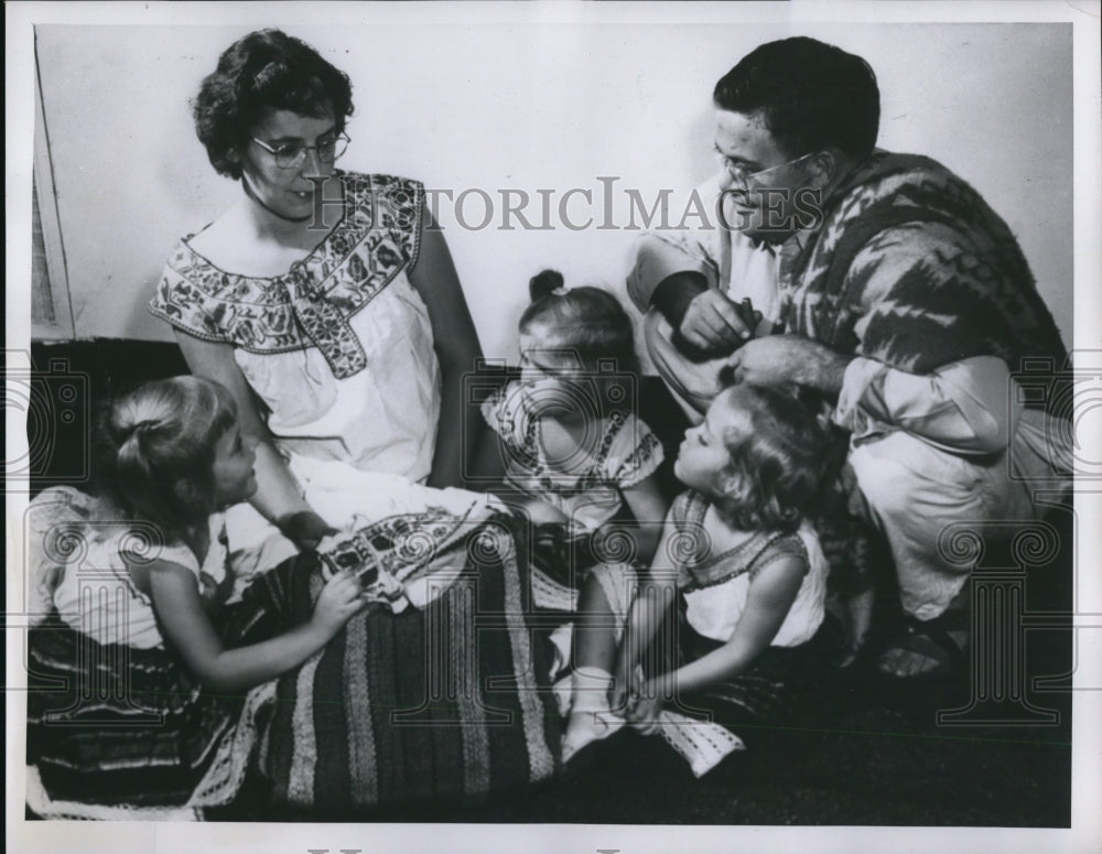 1955 Press Photo Billt W. Upson, wife and children - Historic Images